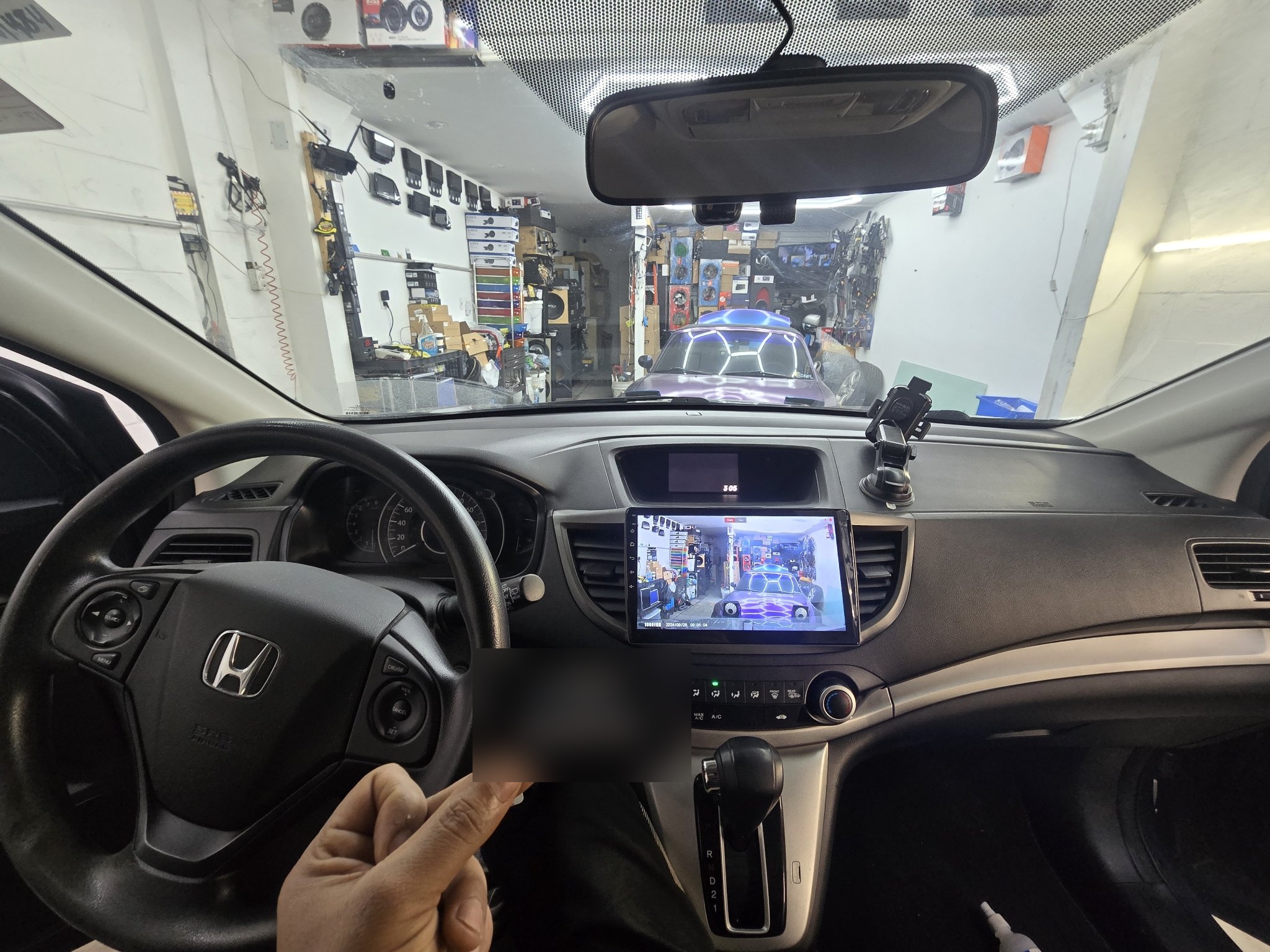2014 Honda CR-V dashboard with a new touchscreen head unit